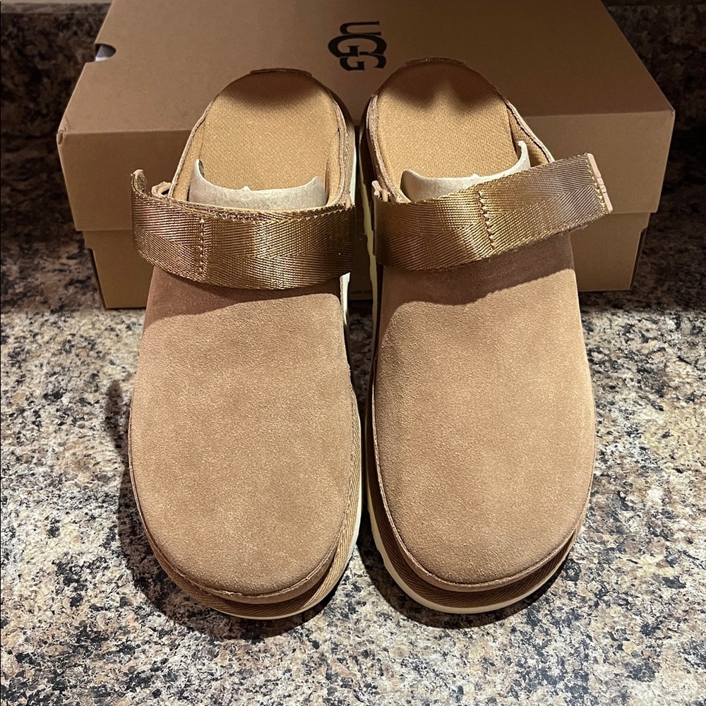 UGG Goldenstar Clogs In Chestnut - Picture 7 of 11